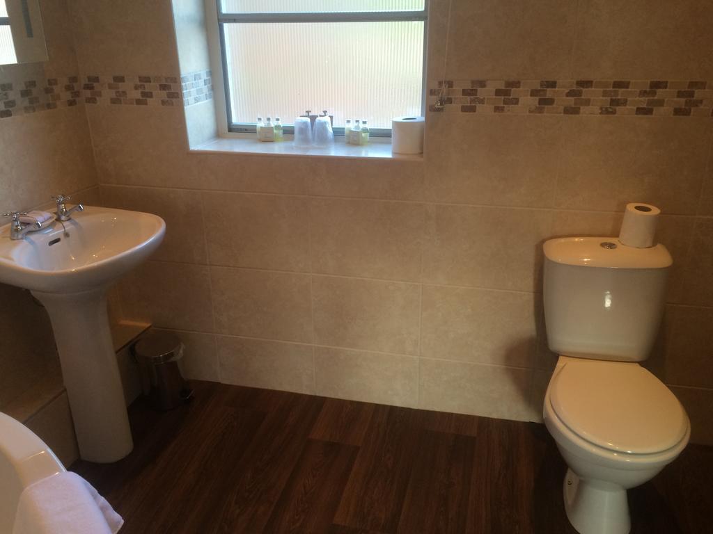 Limes Hotel Needham Market Стая снимка